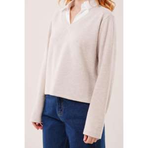 Blusas de punto al por mayor con adornos de piedras y detalle de cuello de camisa - Product Image 4