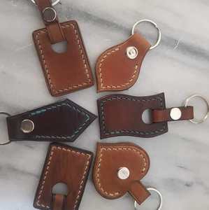 พวงกุญแจเข็มทิศออกแบบโลโก้ได้ตามต้องการพวงกุญแจทำจากหนังแท้และหัวเข็มขัดโลหะ - Product Image 4