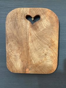 Tabla de Cortar de Madera de Mango Grande en Forma de Corazón de Alta Calidad y Gran Demanda con Mango para el Hogar, Hotel, Restaurante y Granja - Product Image 2