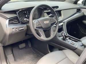 Cadillac XT5 Premium Luxury AWD 2024 d'occasion, conduite à gauche, intérieur foncé, sièges en cuir, pneus R19, automatique - Product Image 6