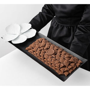 Plateau à chocolat en métal noir de qualité supérieure avec accent floral doré Présentoir à desserts au design moderne pour les fêtes - Product Image 2
