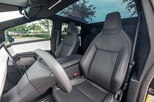 Auto Usado Confiable, Tesla Cybertruck Cyberbeast 2024, Tracción en las Cuatro Ruedas con Tres Motores, 845 Caballos de Fuerza - Product Image 2