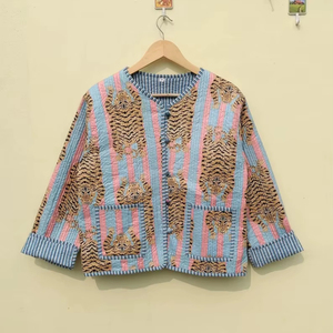 Chaqueta Acolchada de Algodón Indio Hecha a Mano con Estampado de Bloques, Estilo Boho, para Mujer, Reversible, Manga Larga, Dos Bolsillos Delanteros, Estampado de Tigre - Product Image 1