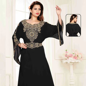 Caftans islamiques en georgette noire brodée - Product Image 1