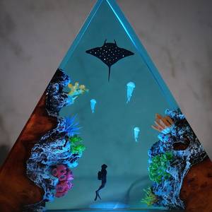 Dưới Nước Scuba Diver Nhựa Đèn Với Manta Ray & Sứa Thủ Công Đại Dương Ánh Sáng Ban Đêm Độc Đáo Gỗ Nghệ Thuật Trang Trí Nội Thất Cho Nhà - Product Image 2
