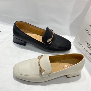 Mocassins plats en cuir PU pour femmes élégantes et classiques avec chaussures à enfiler en métal - Product Image 2