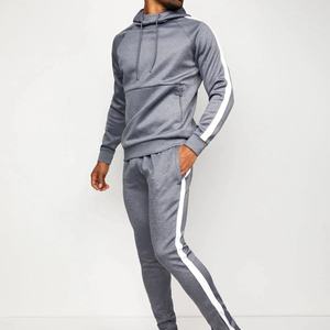 100% Polyester deux pièces hommes survêtements Logo personnalisé qualité supérieure à capuche pantalon pantalons de survêtement à la mode rayures latérales grande taille - Product Image 1