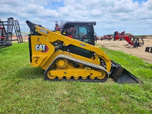 Chargeuse compacte Caterpillar 226B3 d'occasion en bon état avec moteur de pompe à haute efficacité, moteur et boîte de vitesses 95 CV, garantie de 4 ans - Product Image 2