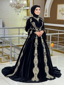 Robe de mariée marocaine de luxe haut de gamme en satin style fête avec taille naturelle - Product Image 2
