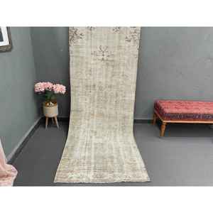 Alfombra de 3.3x9.1 pies, Alfombra Turca Vintage, Alfombra con Estampado Animal en Gris Marrón - Product Image 1