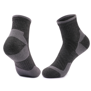 Chaussettes de sport pour hommes sur mesure 2026 Conception de logo respirant avec fonction antidérapante Séchage rapide Marque personnalisée - Product Image 6