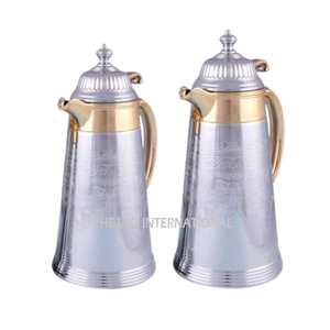 Paires de 7 carafes à eau en cuivre avec intérieur en acier inoxydable, finition brillante et texture martelée - Product Image 2