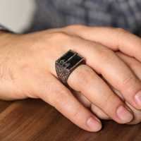 Cincin Pria Perak Sterling 925 Desain Model Kapak Batu Amber Hitam Tebal Terkompresi dengan Setting Bezel untuk Pemakaian Sehari-hari Berukir