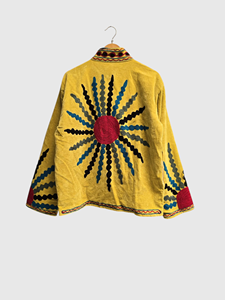 Chaqueta Amarilla con Cuello Mandarín y Patrón Geométrico Bordado a Mano, Manga Larga, Estilo Blusón de Terciopelo para Otoño - Product Image 2