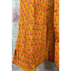 Chaleco de punto vintage rosa cúrcuma con estampado Mughal hecho a mano y botones para primavera, invierno y otoño - Product Image 3