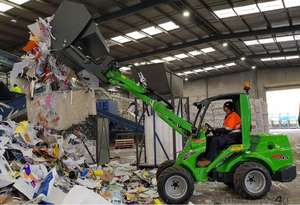 Minicargadora Articulada Avant 745 con Pluma Telescópica y Cucharón Elevador, Equipada con Motor y Caja de Cambios Yanmar - Product Image 3