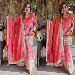 Les plus belles femmes portent un palazzo en soie Chinon doux de fantaisie avec un ensemble Dupatta avec une broderie à séquences lourdes. - Product Image 2