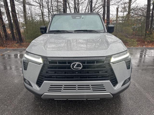 Oferta con Descuento, Gx 550 Overtrail+ SUV 2024-2026, Auto Usado, Bajo Kilometraje, Transmisión Automática de 6 Velocidades, Cuero de Alta Calidad, Color Oscuro - Product Image 4