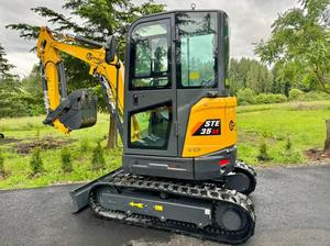 LIVRAISON GRATUITE AGT STE35 EXCAVATRICE HYDRAULIQUE 25HP LAME AVANT 60 POUCES BAC À DÉGRAVURE 17 POUCES BRAS ARTICULÉ ENTIEREMENT CÉLÉBRITÉ APPROUVÉE EPA CE - Product Image 3