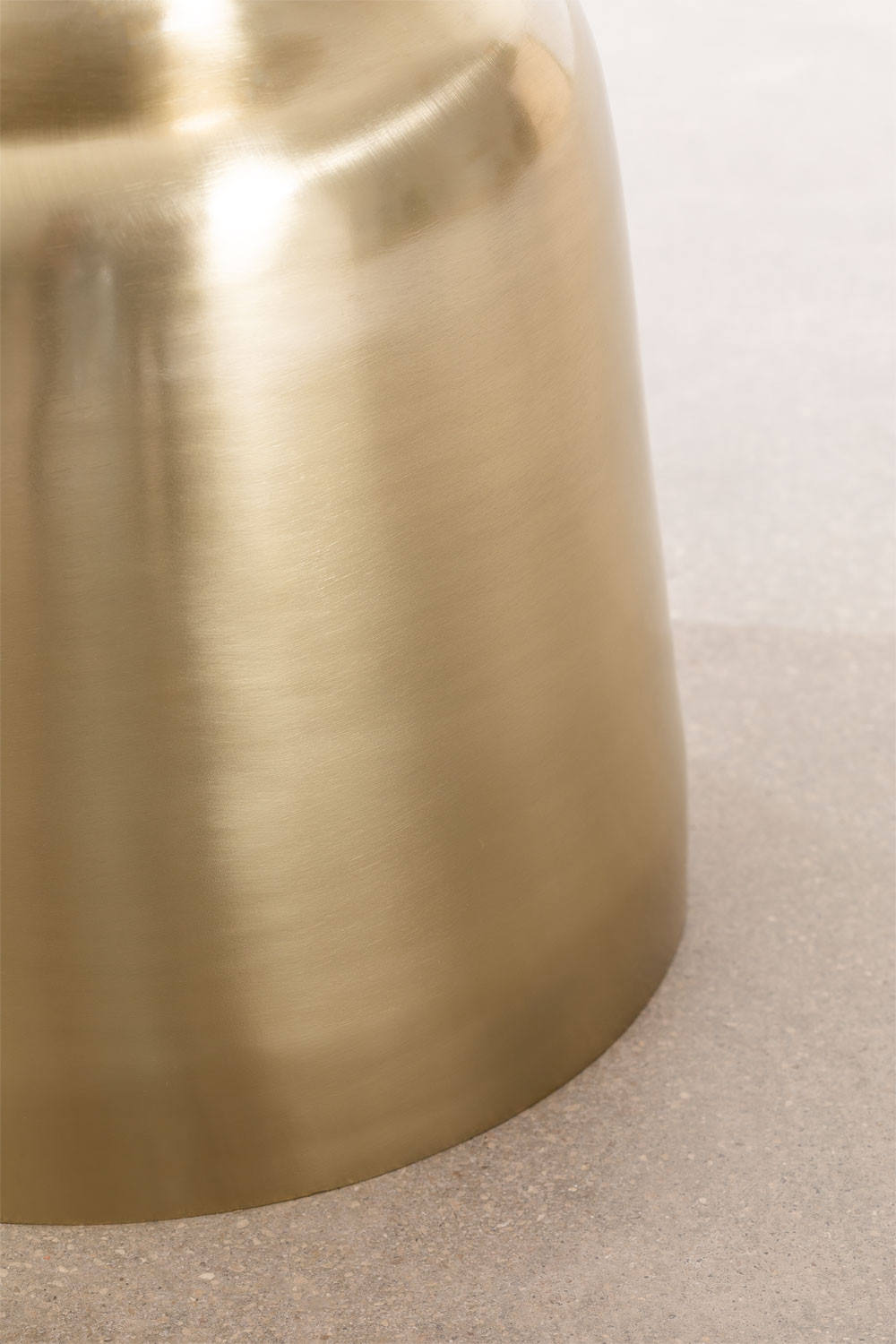 สีเทาเข้ม