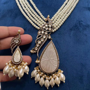 Boucles d'oreilles en plaqué or antique collier Polki de créateur pour les célébrations de mariage en laiton fait à la main pour les fiançailles - Product Image 1