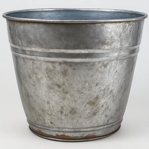 Maceta rústica galvanizada diseñada con textura antigua, Ideal para exteriores de lujo y decoración interior elegante de temporada - Product Image 6