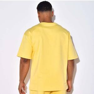 Ensemble de survêtements d'été respirants 100% coton Vêtements pour hommes Plus Size Yellow Color T Shirt and Short Men's Sets Service OEM - Product Image 3