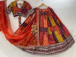 Chaniya Choli en viscose et soie Zari de qualité supérieure avec broderie miroir véritable et dupatta en organza brodé, tenue ethnique de mariage, 43 designer orang - Product Image 3