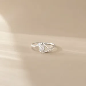 Bague Ajustable Celeste Orbit - Plaqué Or Rose 18K avec Incrustation en Forme de Cœur - Product Image 3