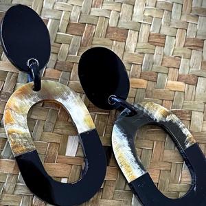 Pendientes de cuerno hechos a mano Asequible Cuerno de búfalo natural Joyería de moda de calidad premium para mujeres Pendientes Uso diario natural - Product Image 1