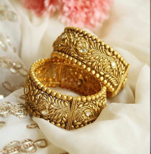 Juego de brazalete de latón abierto apilado minimalista. Brillo dorado simple, disponible a precio mayorista - Product Image 4