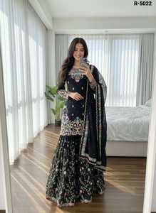 Traje Sharara de Seda JMC con Bordado de Hilo y Lentejuelas con Remaches y Motivos, Ropa Étnica India para Bodas, Tallas Grandes - Product Image 5