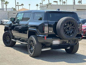 SUV Eléctrico Usado Limpio 2024 2X AWD R20 Volante a la Izquierda Cuero Oscuro ACC Sin Accidentes En Buen Estado - Product Image 5