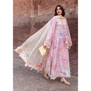 Conjunto de 3 piezas Crimson: Camisa de gasa estampada, Dupatta y Pantalones con estampado de seda - BIC-064 - Product Image 3