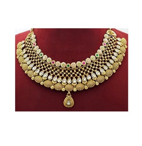 Ensemble de collier et de boucles d'oreilles de style nouveau, de qualité supérieure, finition or mat, élégant, pour collection de vêtements de mariage pour femmes - Product Image 2