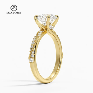 แหวนเพชรเพาะเลี้ยงทรงกลม Luxeora IGI Certified 1 กะรัต สี D ความสะอาด VS พร้อมเพชรประดับด้านข้างแบบฝังเพชร แหวนเพชรทอง 14K 18K - Product Image 4