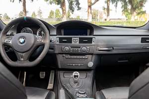 BMW M3 berline 2011 d'occasion en bon état, pack compétition, moteur V8, pack premium, provenance Californie - Product Image 4