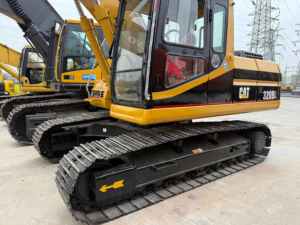 Pelle sur chenilles Caterpillar 320BL hydraulique 20t Excavatrice CAT 320BL d'occasion en bon état à vendre à bas prix - Product Image 4