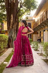 Colección de Lehenga Choli de Seda Premium Más Popular con Bordado de Lujo para Fiestas de Invierno y Ocasiones Vintage - Product Image 2