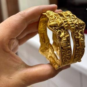 Diseñador de oro alto que se puede abrir dos juegos de brazaletes para bodas y funciones Ocasiones Colección de ropa Mujeres y niñas - Product Image 1