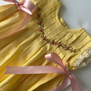 ชุดเดรสผ้าลินินปักทำด้วยมือสำหรับเด็กผู้หญิงสไตล์ลำลองสำหรับวันเกิดครั้งแรกของเด็กวัยหัดเดินผลิตในเวียดนาม - Product Image 1