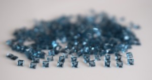 Topaze bleue de Londres naturelle coupe carrée 3mm à facettes-Carré de topaze bleue de Londres en vrac - Product Image 2