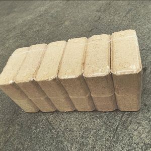 Briquetas de aserrín de madera Briquetas de madera comprimidas Pini-kay Calentamiento controlado por humedad Briquetas de madera de roble Pini Kay. - Product Image 6