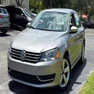 Volkswagen Passat SE 2.5 2012 Automático con Caja de Cambios Automática, Asientos de Cuero, Cámara Trasera, Neumáticos R16, Volante a la Izquierda - Product Image 1