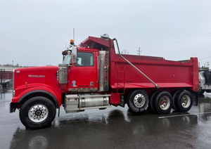 Camión de Carretera de Servicio Pesado HK9098 2016 4900, Camión Comercial con Capó Largo, Bajo Kilometraje - Product Image 4