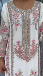 ชุด Salwar สีขาวคุณภาพสูงสำหรับงานแต่งงานแบบดั้งเดิม - Product Image 3