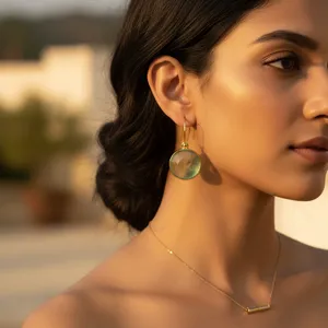 Boucles d'oreilles pendantes en pierre précieuse verte ton plaqué or pour femmes, style vintage, or blanc avec diamant taille princesse, bijoux à porter au quotidien - Product Image 3
