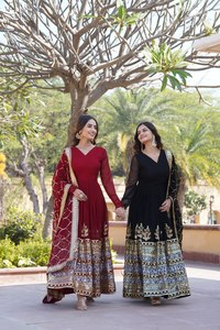 Robe de mariage et de soirée à paillettes brodées pour femmes de créateur - Product Image 3