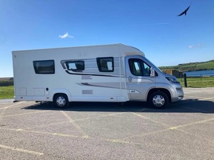 Remolque de Viaje de Lujo 4x4 Autocaravana Móvil Todoterreno para Acampar al Aire Libre y Uso con Camioneta - Product Image 2