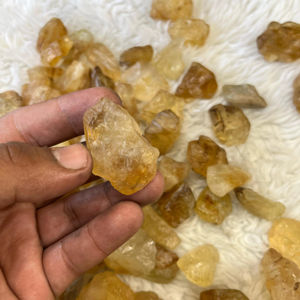 หินแท้หินซิทรินดิบธรรมชาติหินคริสตัลอัญมณีรักษาพลังงานลูกบอลกันน้ำเครื่องประดับทำฮวงจุ้ย - Product Image 4